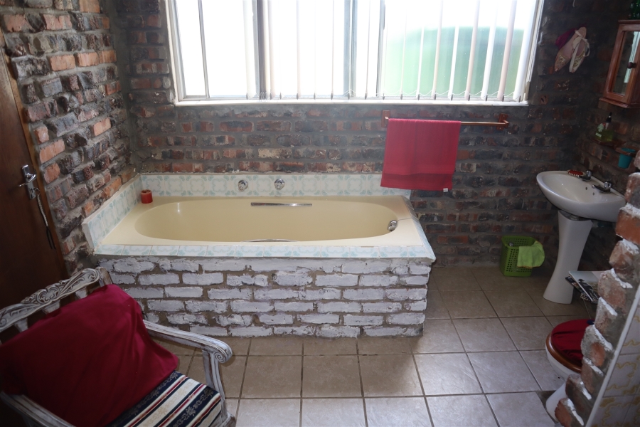 Commercial Property for Sale in Kabeljauws Eastern Cape